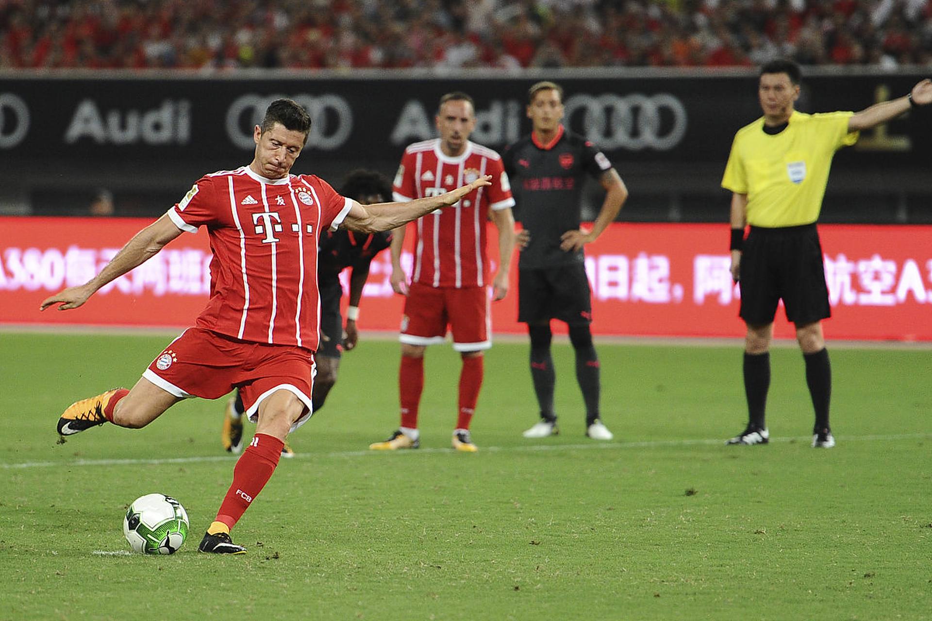 九游体育手机版关于莱万多夫斯基迎来十五赛季出色发挥，DWG观众热烈欢呼！热度持续攀升的信息