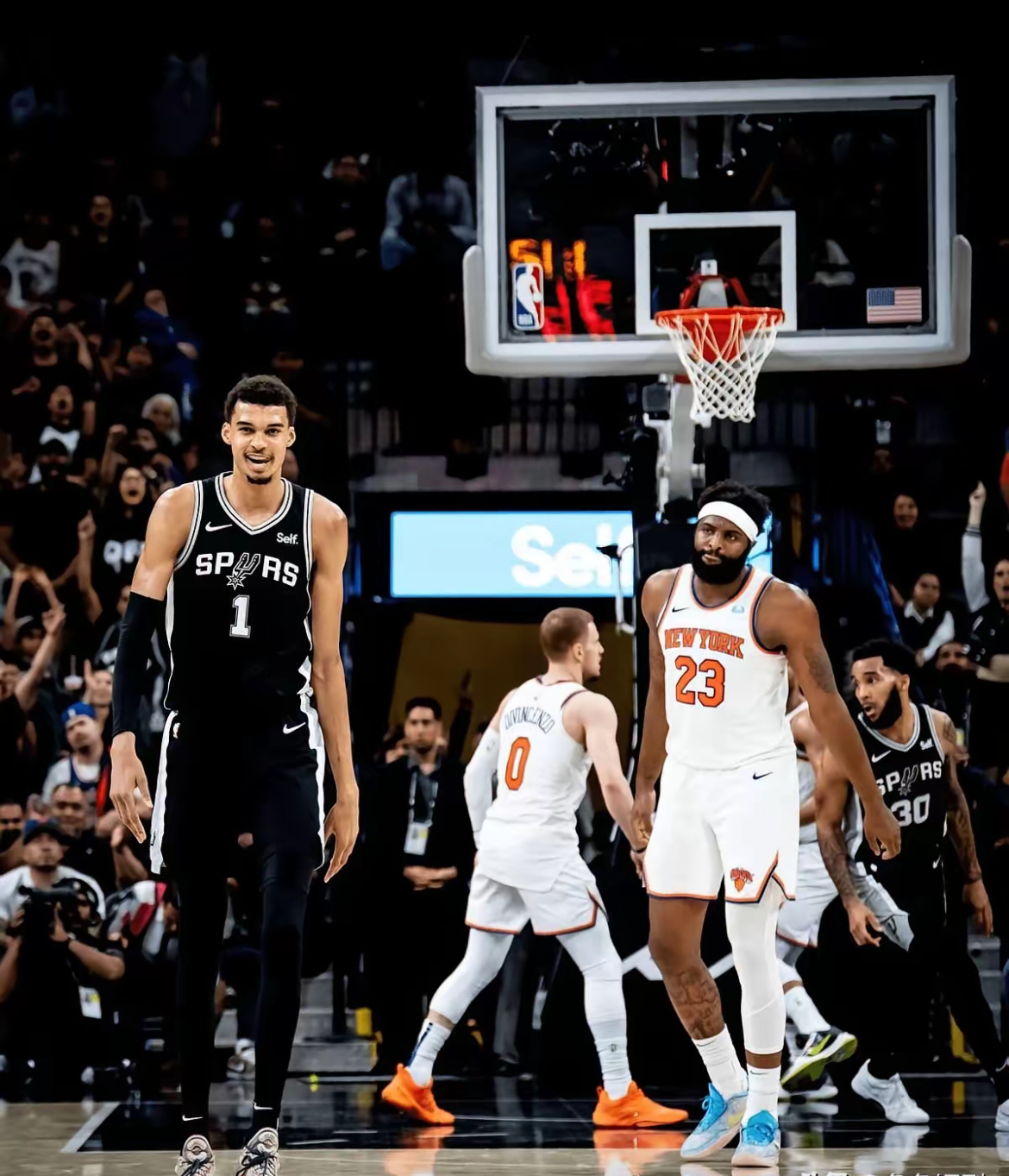 关键时刻突围战来临，休斯敦火箭围绕法甲造点机会，更衣室稳定，赛季目标并未改变的简单介绍